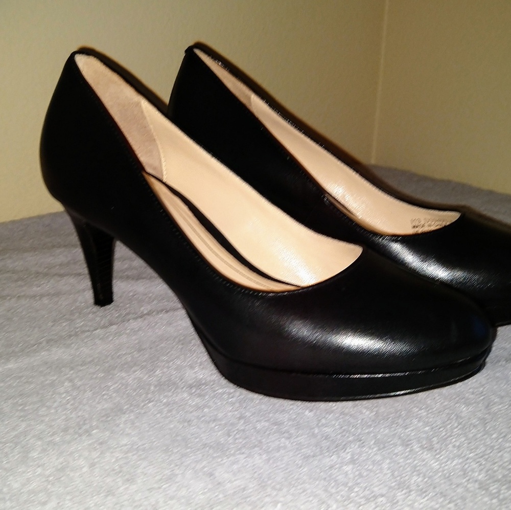 Cole Haan Black Patent Leather Heels Size 4 1/2 B